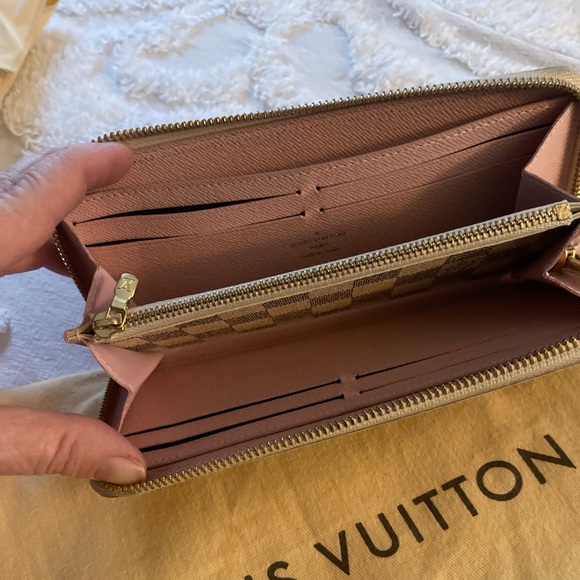 LOUIS VUITTON
Damier Azur Iena PM**Authentic***
Bag & wallet - Picture 16 of 16